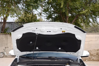 2017款哈弗H6运动版1.5T自动两驱豪华型蓝标 简约白