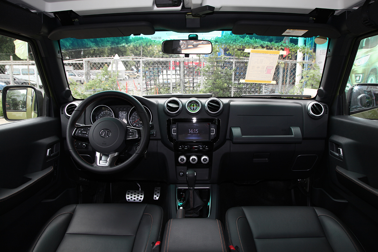 2016款北京BJ40L 2.3T自动两驱尊贵版