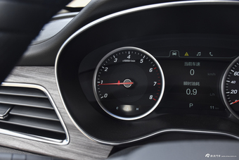 2017款宝骏730 1.5T自动风尚型7座