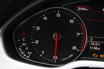 2016款奥迪A8L 3.0T自动45TFSI quattro时尚型
