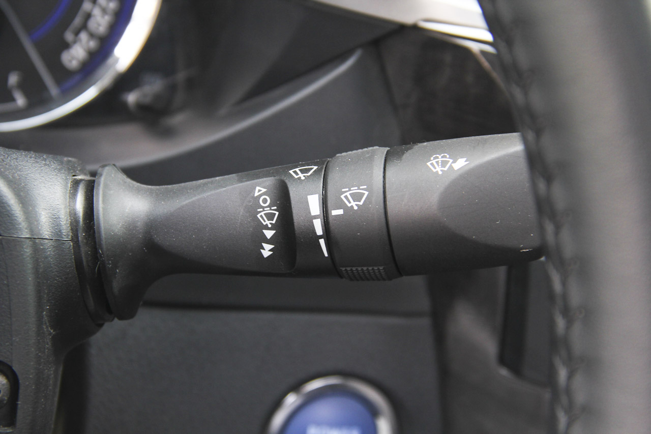 2016款卡罗拉双擎1.8L自动豪华版 蓝色