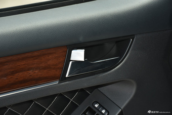 2015款众泰Z500 1.5T 手动豪华型 萨丁白