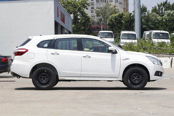 2015款启辰T70 1.6L手动睿行版 和玉白