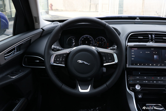 2019款捷豹XEL 2.0T自动200PS尊享版