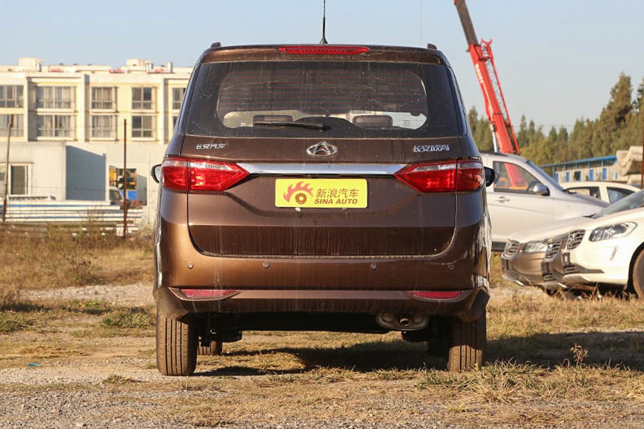 2016款长安欧尚1.5L手动豪华型