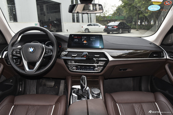 2018款宝马5系改款2.0T自动530Li尊享型豪华套装