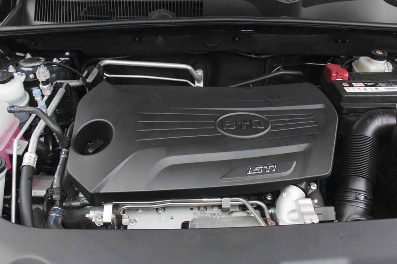 2019款比亚迪宋1.5TI手动智联越动型