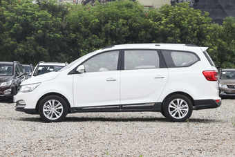 2016款宝骏730 1.5T手动舒适版 7座