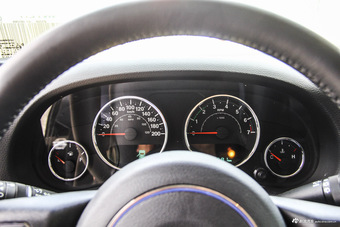 2015款牧马人3.0L自动四门舒享版Sahara