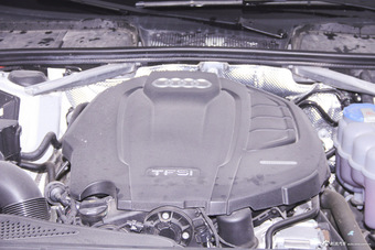 2017款奥迪A4L 2.0T自动45TFSI quattro运动型
