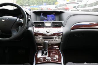 2017款英菲尼迪Q70L 2.5L自动豪华版