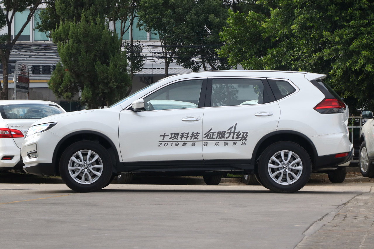 2019款奇骏2.0L自动两驱舒适版