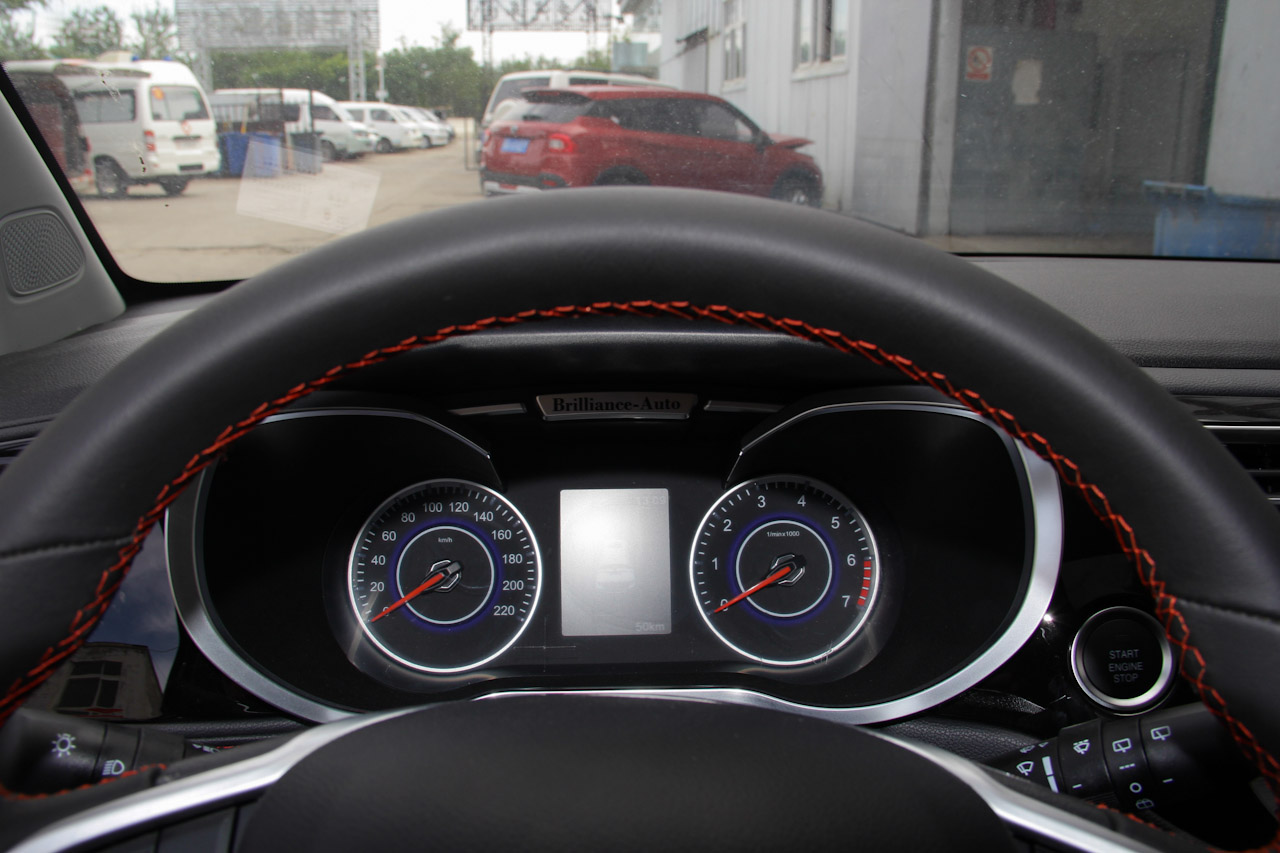 2016款中华V3 1.5L手动智能型