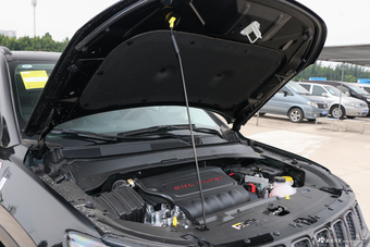 2017款指南者2.4L自动 200TS高性能四驱版