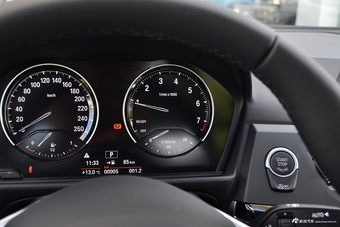 2018款宝马1系118i自动设计套装型