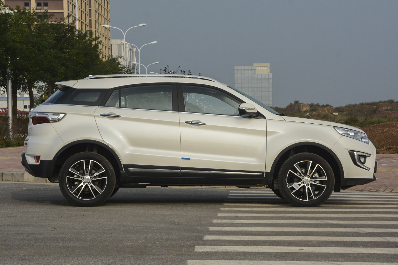 2016款驭胜S330 1.5T自动两驱旗舰版