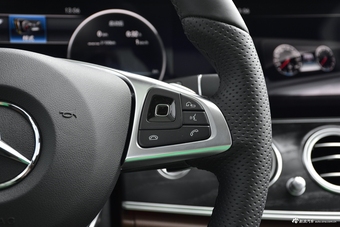 2018款奔驰E级改款2.0T自动 200L 运动型