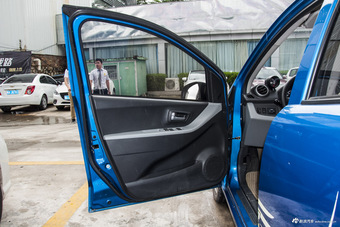 2013款奥拓1.0L手动豪华型 海沙蓝