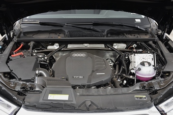 2018款奥迪Q5L 2.0T自动45 TFSI尊享时尚型