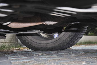 2015款荣威950 2.0T自动豪华行政版