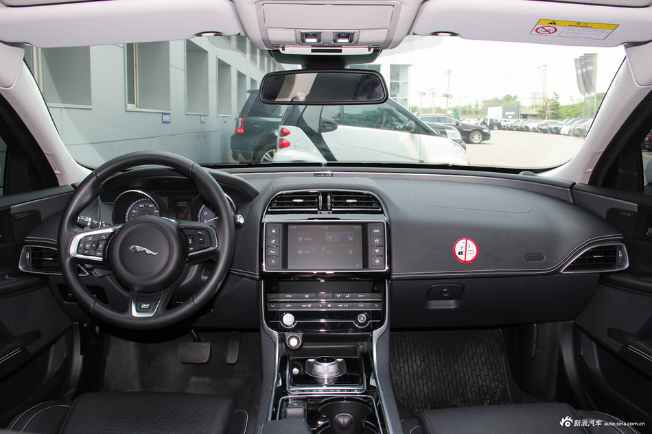 2015款捷豹XE R-SPORT 2.0T自动i4 Ti (240PS)