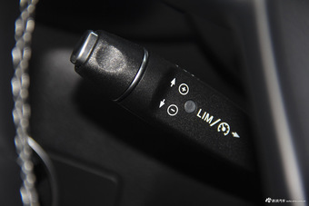 2017款英菲尼迪QX30 1.6T自动两驱时尚版