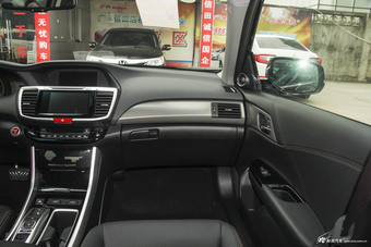 2016款雅阁混动2.0L自动锐领版