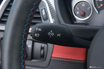 2017款宝马M4自动双门轿跑车