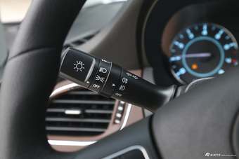 2016款瑞风M5 2.0T手动汽油公务版