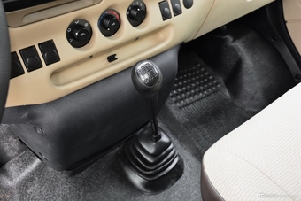 2017款特顺2.4L手动商务型短轴中顶11/12座4G69S4N