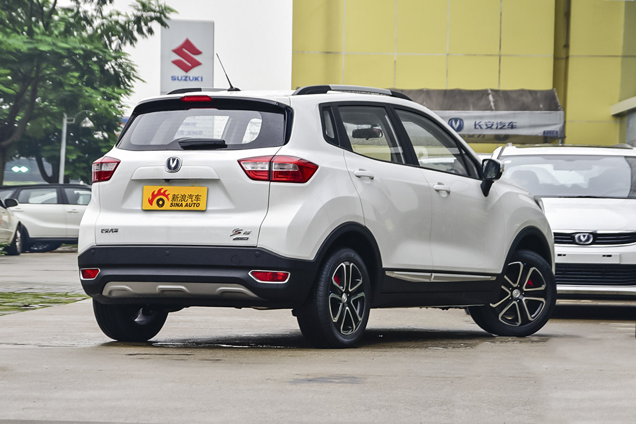 2016款长安CS15 1.5L手动尊贵版