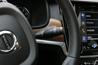 2019款沃尔沃S90 2.0T自动T5智雅版