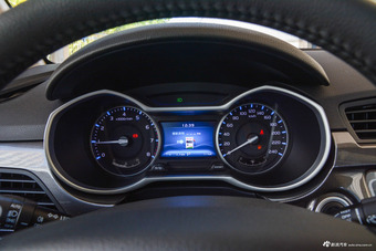 2017款吉利帝豪1.5L自动三厢百万款向上互联版