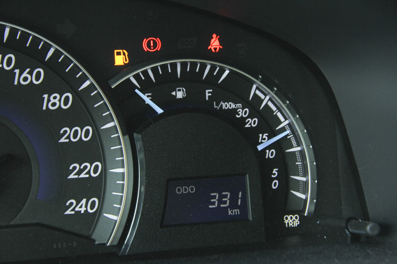 2016款凯美瑞2.0L自动十周年纪念领先版