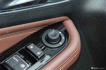 2017款宝骏560 1.5T DCT尊享型