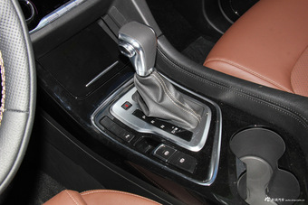 2017款宝骏560 1.5T DCT尊享型