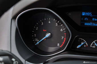 2017款福克斯三厢1.6L自动风尚型智行版