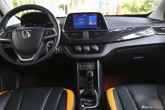 2016款宝骏310 1.2L手动豪华型