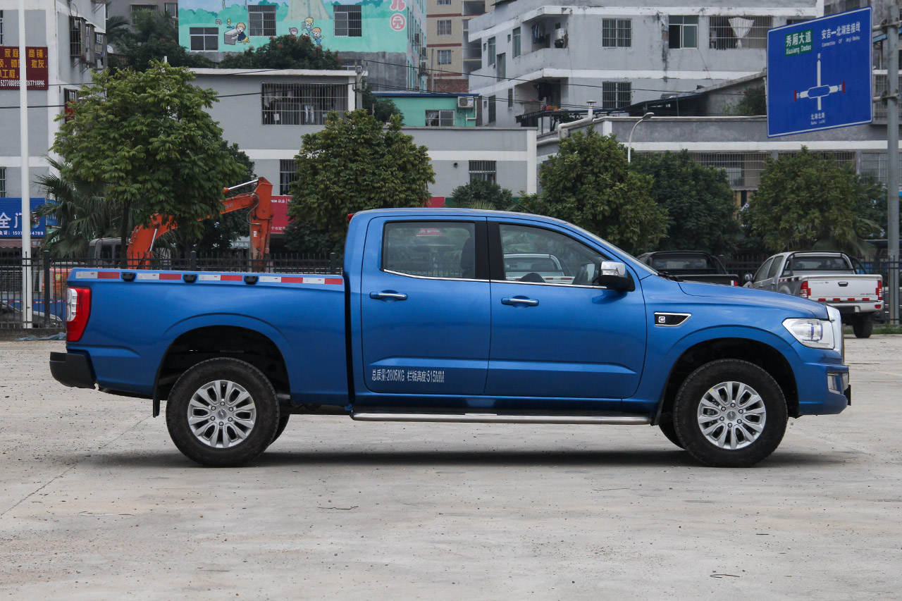 2018款领主2.5T手动柴油大双两驱豪华型 