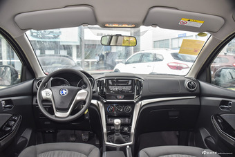 2016款启辰T70 2.0L手动睿趣版图片