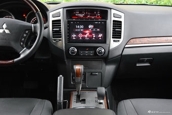 2018款帕杰罗3.0L自动尊贵版