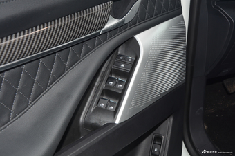 2017上汽大通D90 2.0T自动四驱北极星