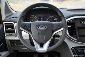 2016款瑞风M4 2.0L手动舒适型