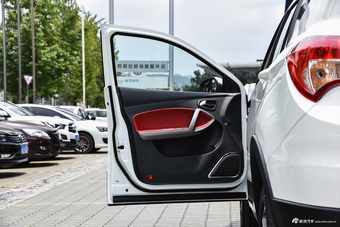 2015款海马S5 1.5T手动智能豪华型运动版