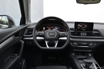 2018款奥迪Q5L 2.0T自动45 TFSI尊享运动型