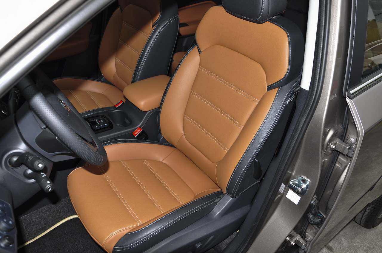 2016款锐腾 2.0T自动豪华版