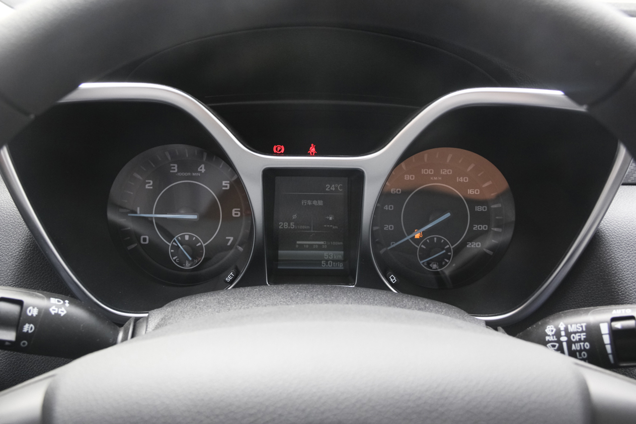 2016款驭胜S330 1.5T手动两驱时尚版