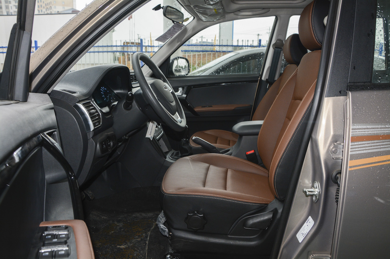 2018款瑞虎3 1.6L手动百万全球版