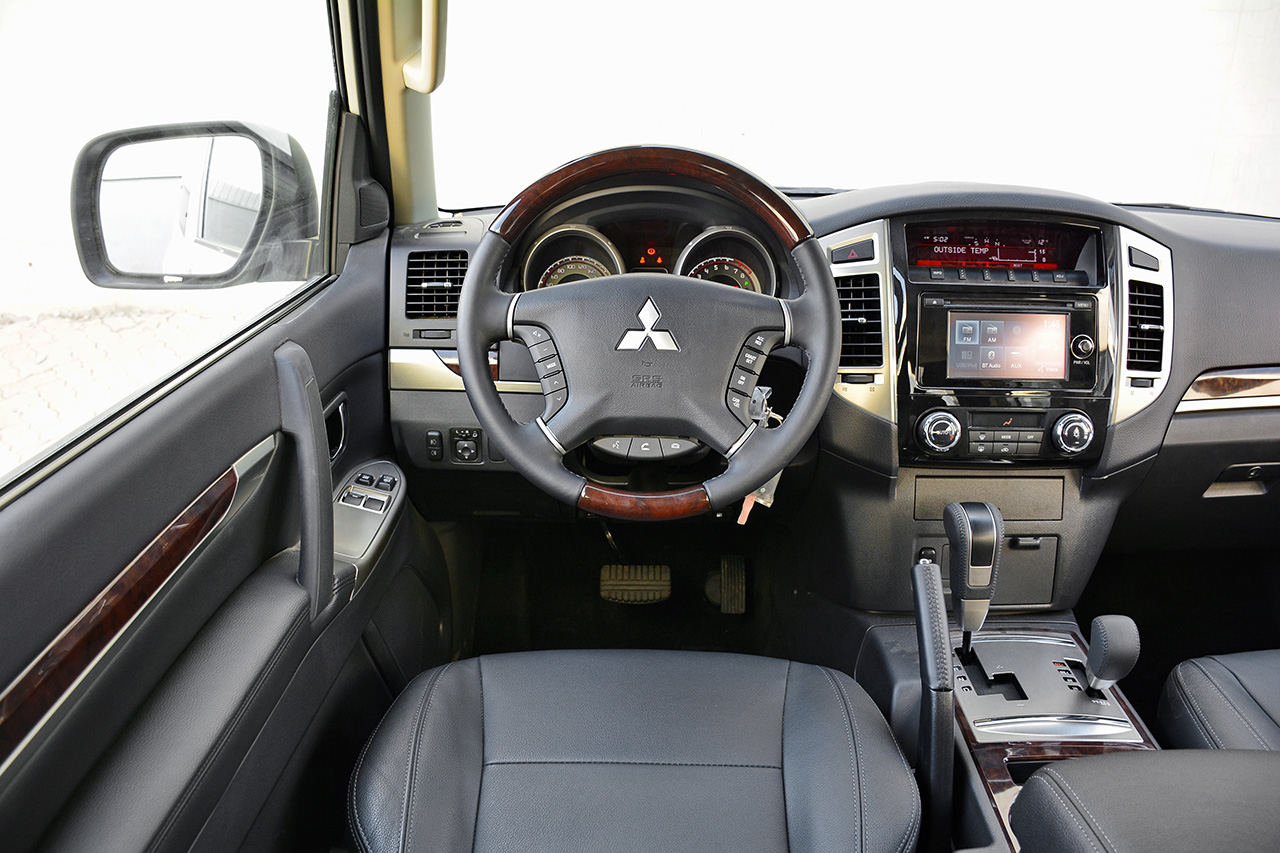 2016款帕杰罗三门版3.8L V6 GLS中东版