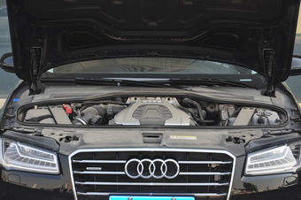 2016款奥迪A8L 3.0T自动45TFSI quattro时尚型